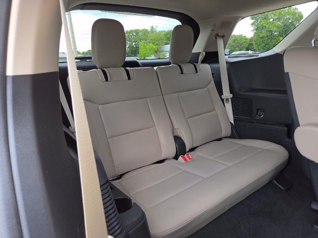 Used 2021 White Metallic Ford Limited image 20