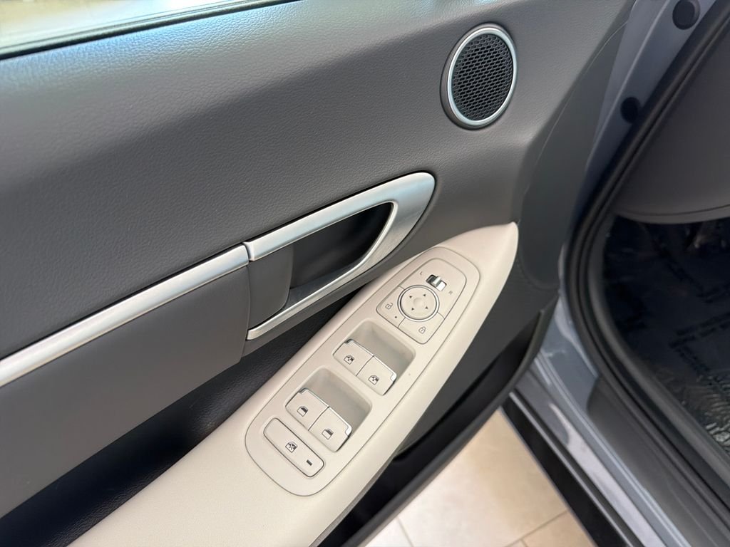 Used 2025 Blue Hyundai SEL image 11