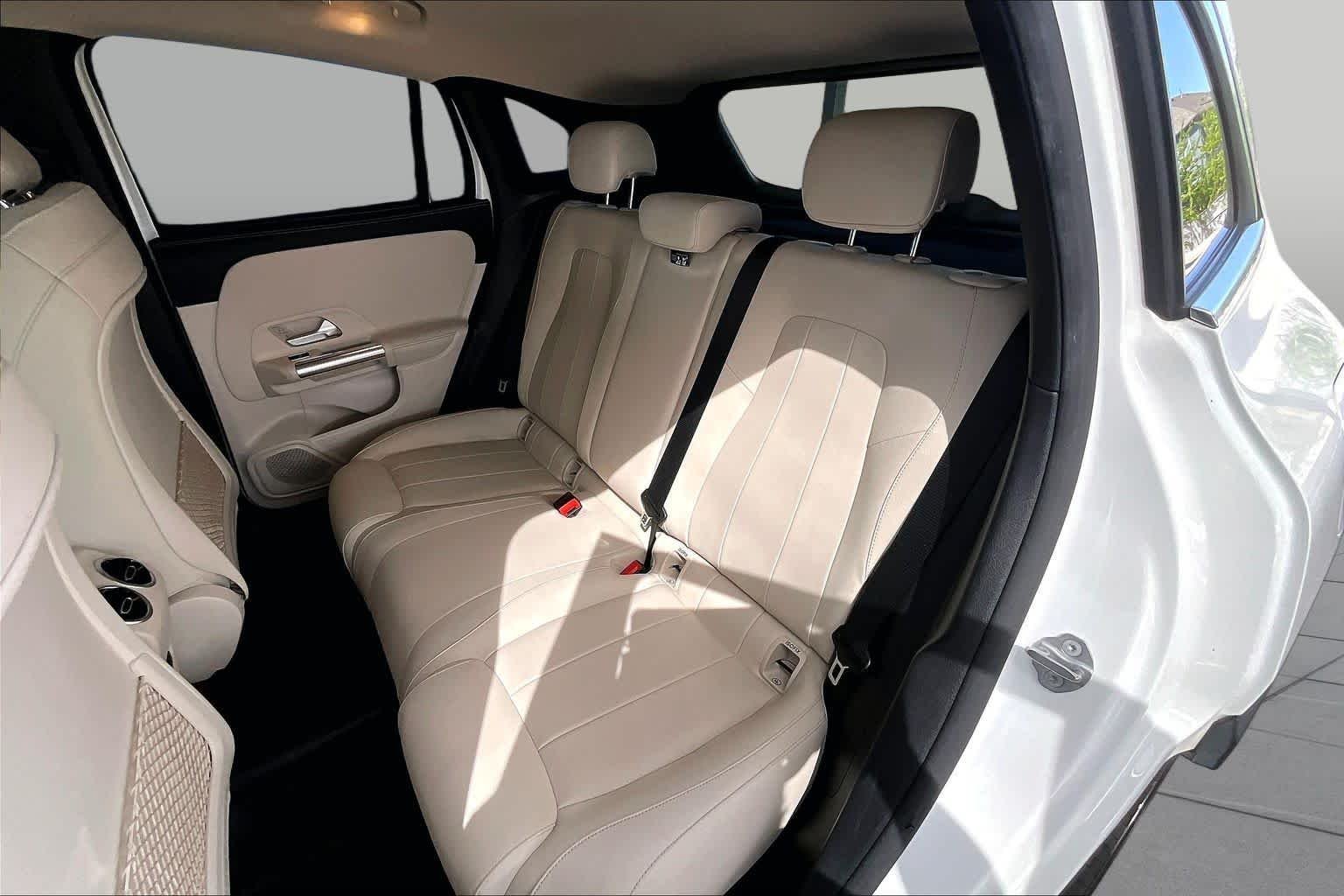 Used 2021 Polar White Mercedes-Benz GLA 250 image 19