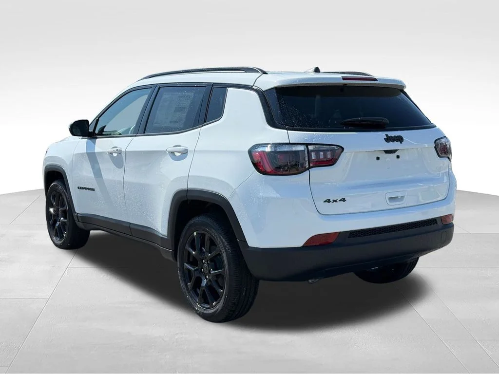 New 2026 Bright White Clear-Coat Exterior Paint Jeep Latitude image 3