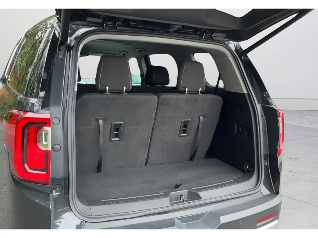 Used 2020 Black GMC SLE image 19