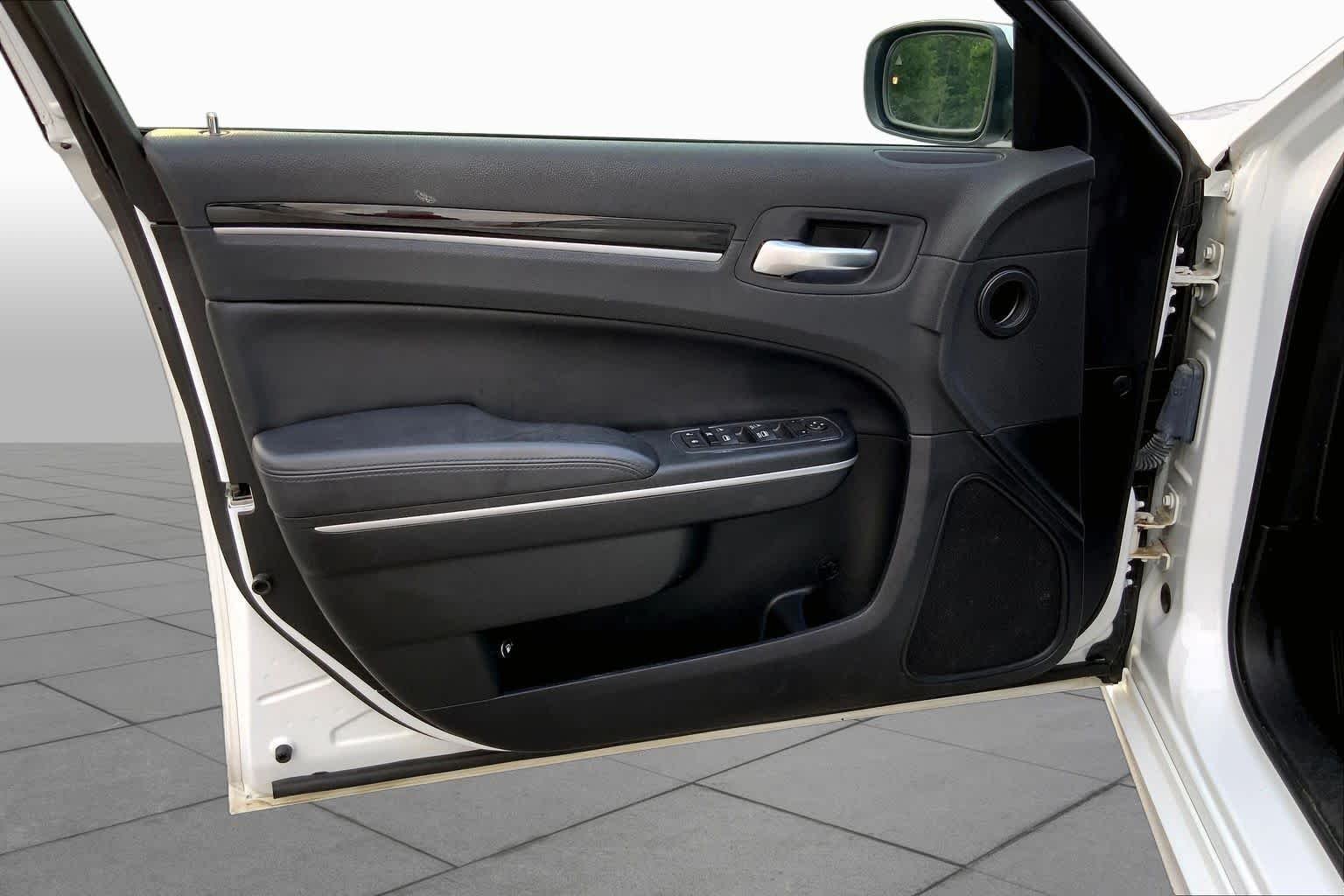Used 2023 Bright White Clearcoat Chrysler Touring L image 21