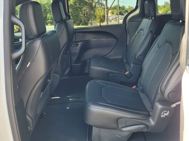 2026 Chrysler Voyager LX - Photo 11