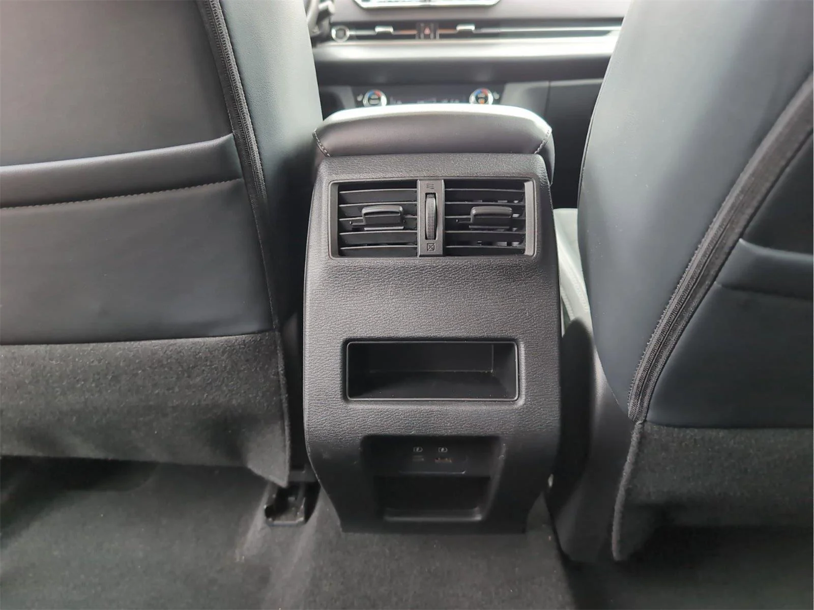 Used 2022 White Diamond Mitsubishi Black Edition image 27