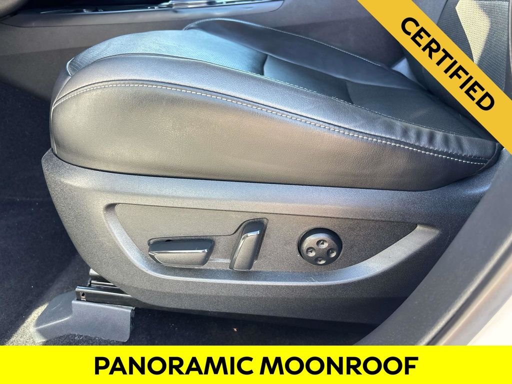 Certified Used 2023 White INFINITI LUXE image 31