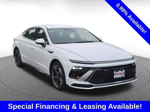 Used 2026 White Hyundai SEL Sport image 1