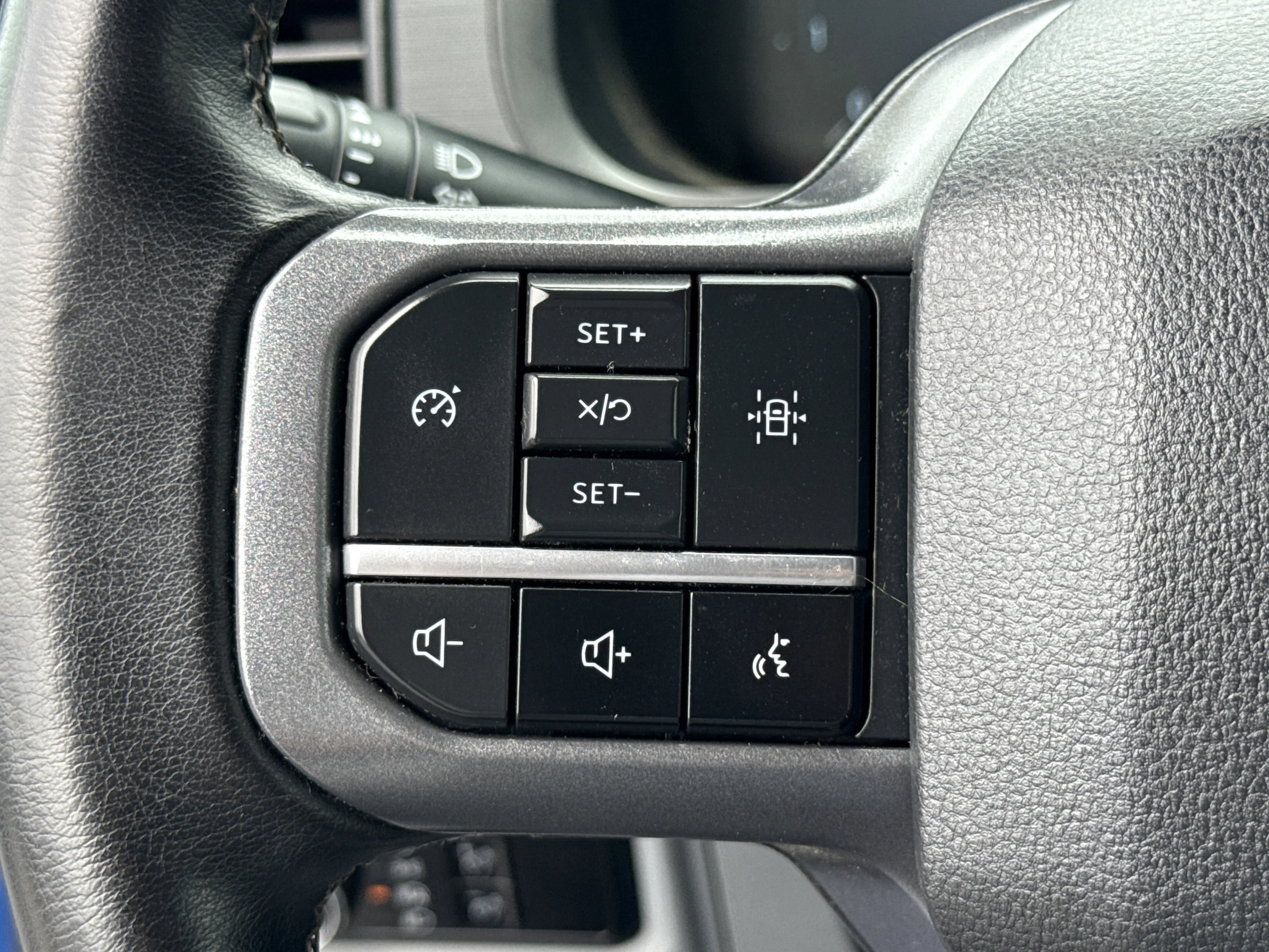 Used 2024 Atlas Blue Metallic Ford XLT image 39