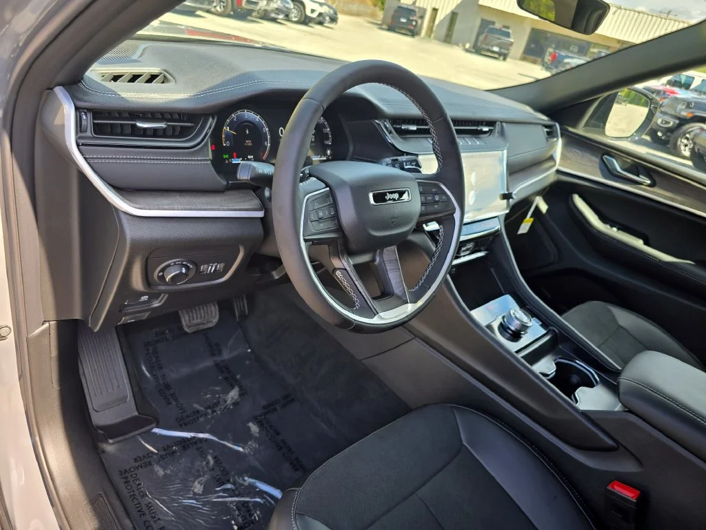 New 2027 Gray Jeep Laredo Altitude image 25