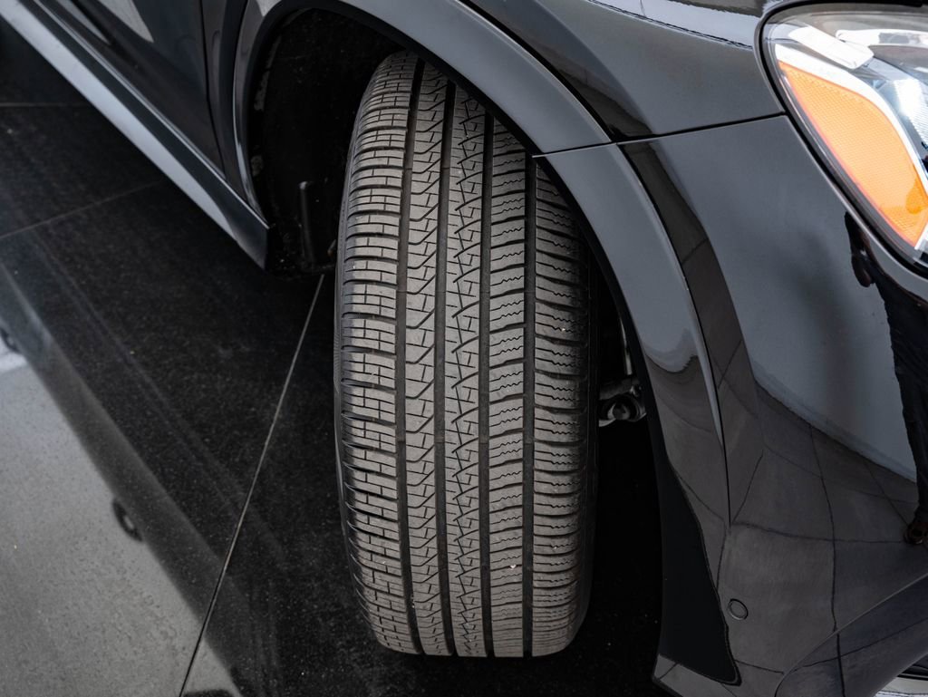Certified Used 2026 Obsidian Black Metallic Mercedes-Benz GLE 580 image 52