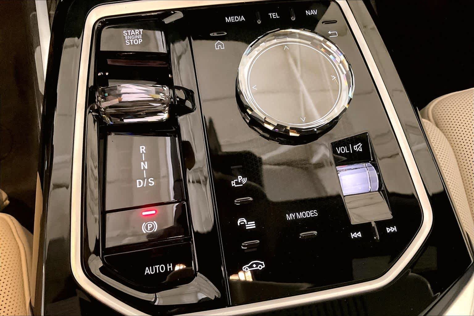 New 2026 Aventurin Red Metallic BMW 740i xDrive image 7
