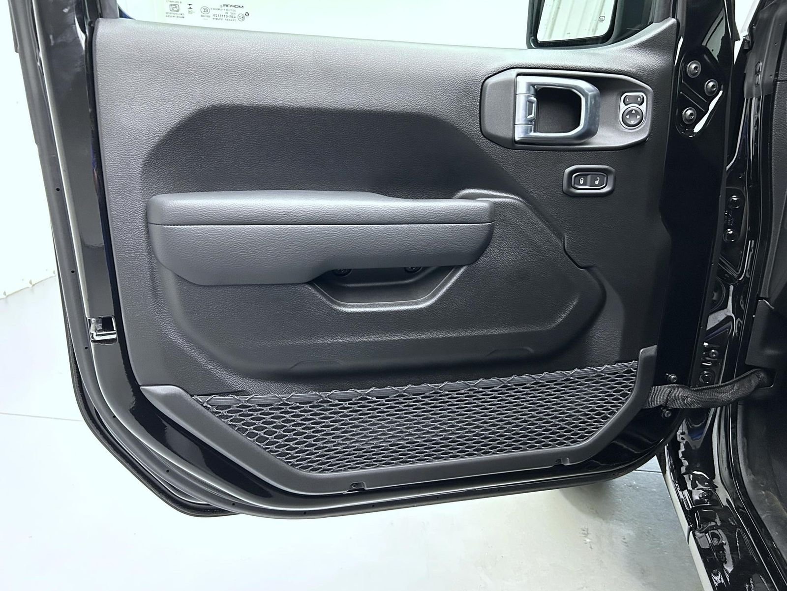 New 2026 Black Clear-Coat Exterior Paint Jeep Sport S image 9