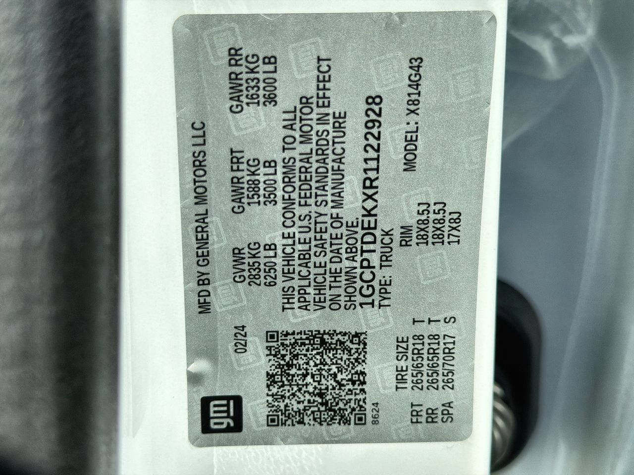 Used 2024 Summit White Chevrolet Z71 image 29