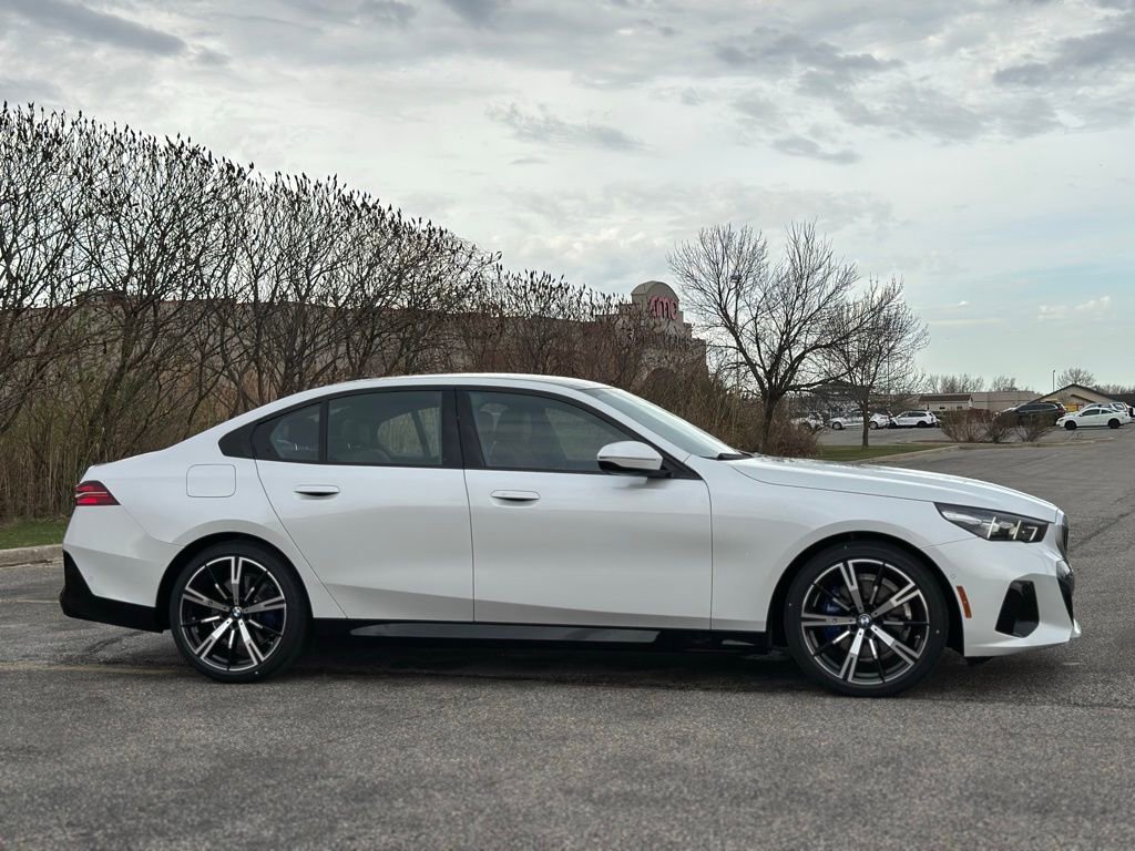New 2026 Mineral White Metallic BMW 530i xDrive image 8