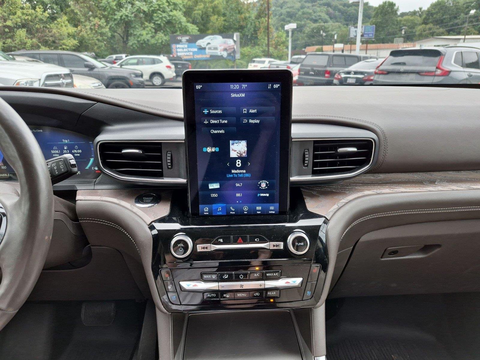Used 2022 Star White Metallic Tri-Coat Ford Platinum image 24