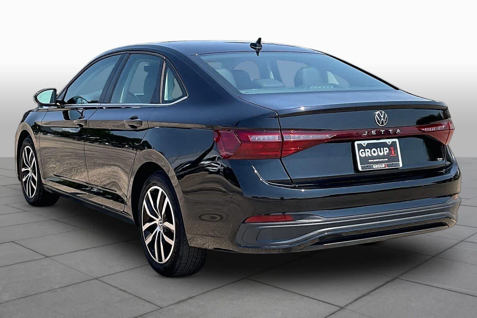Used 2025 Deep Black Pearl Volkswagen SE image 11