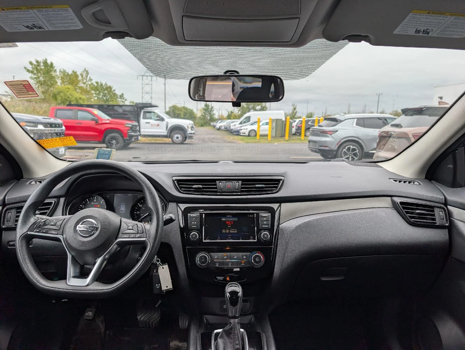 Used 2019 Caspian Blue Metallic Nissan S image 10
