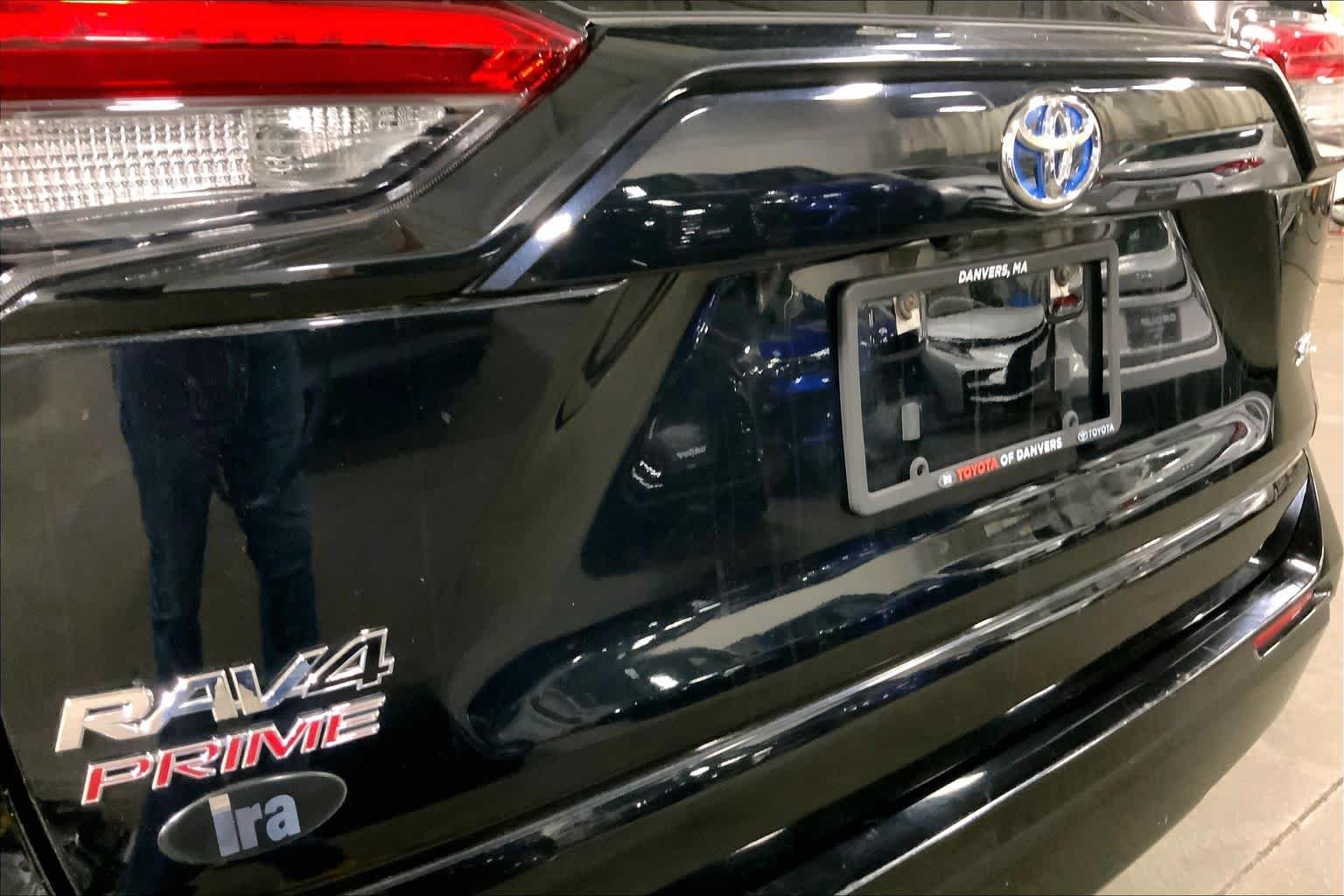 Used 2021 Midnight Black Metallic Toyota SE image 31