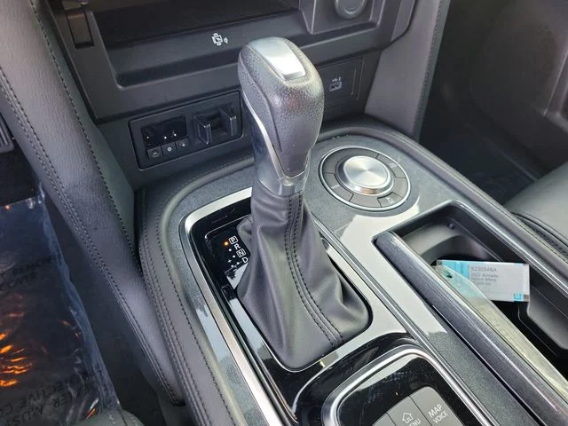 Used 2022 White Nissan SL image 36