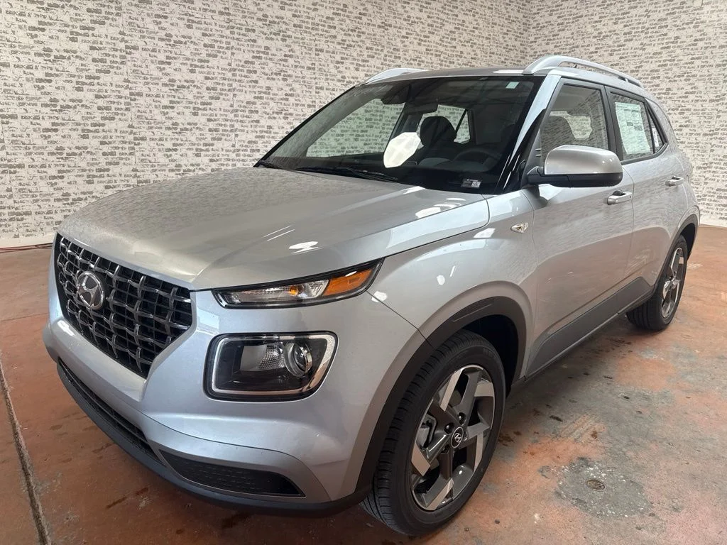 New 2026 Shimmering Silver Hyundai SEL image 3
