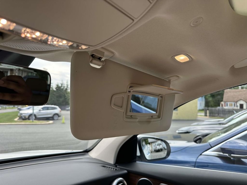 Used 2022 White Mercedes-Benz GLC 300 image 17