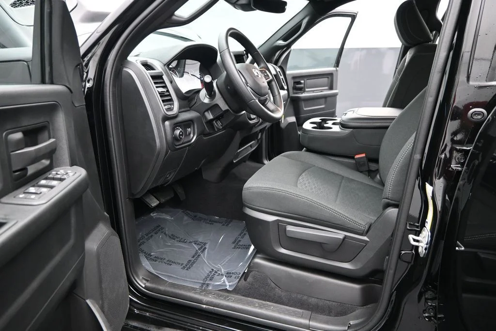 New 2026 Diamond Black Crystal Pearl-Coat Exterior Paint RAM  image 16