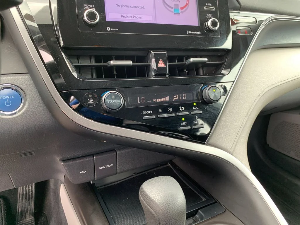 Used 2022 White Toyota LE image 23