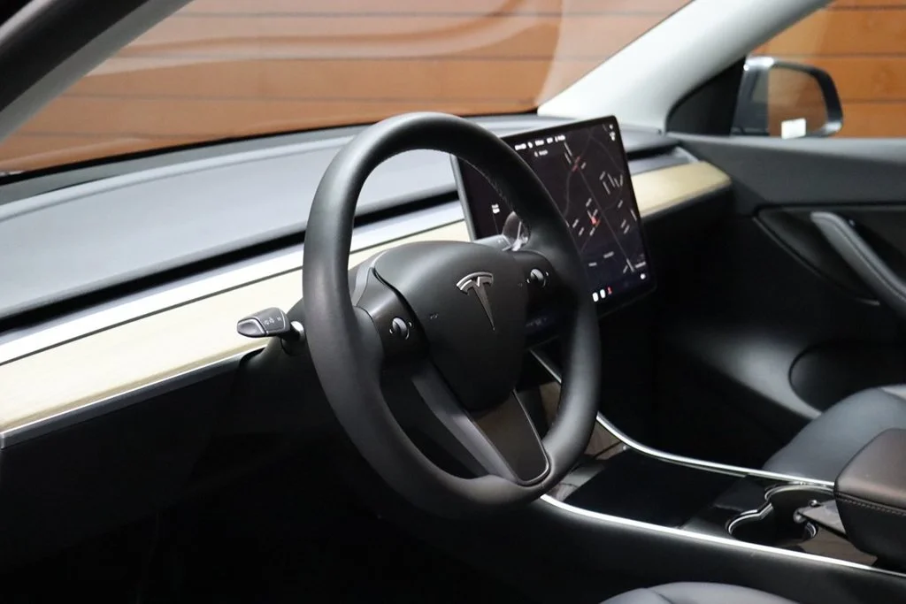 Used 2020 Solid Black Tesla Long Range image 31