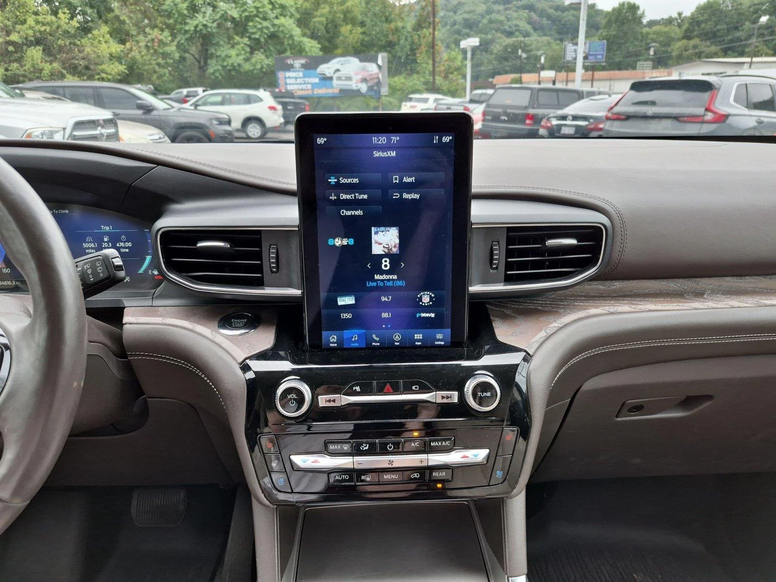 Used 2022 Star White Metallic Tri-Coat Ford Platinum image 24