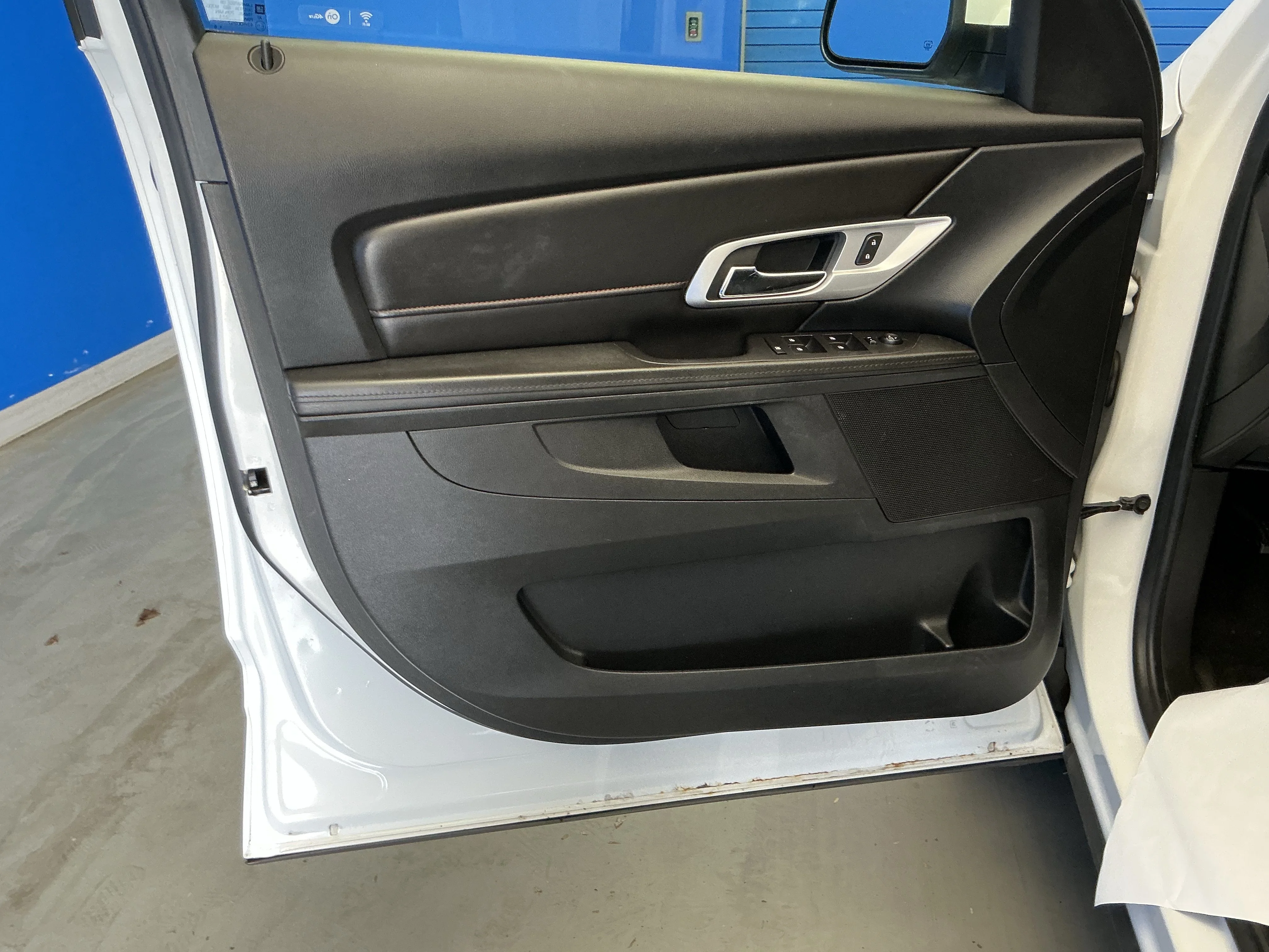 Used 2017 Summit White GMC SLE image 9
