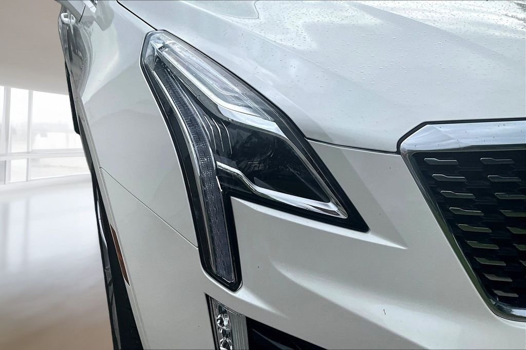 Used 2024 Crystal White Cadillac Premium Luxury image 31