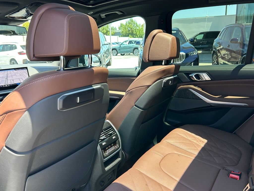New 2026 Mineral White Metallic BMW xDrive40i image 30