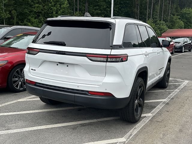 Used 2023 White/off-white Jeep Altitude X image 4
