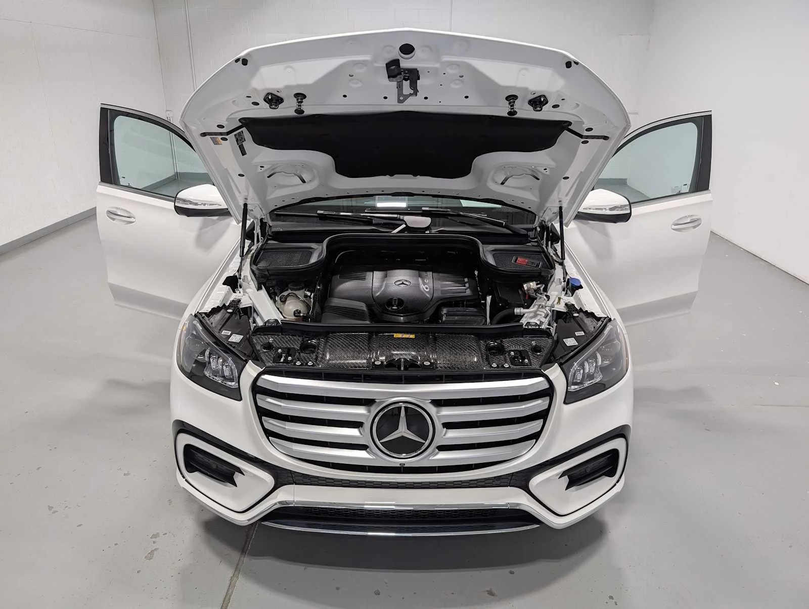 Certified Used 2026 Polar White Mercedes-Benz GLS 450 image 6