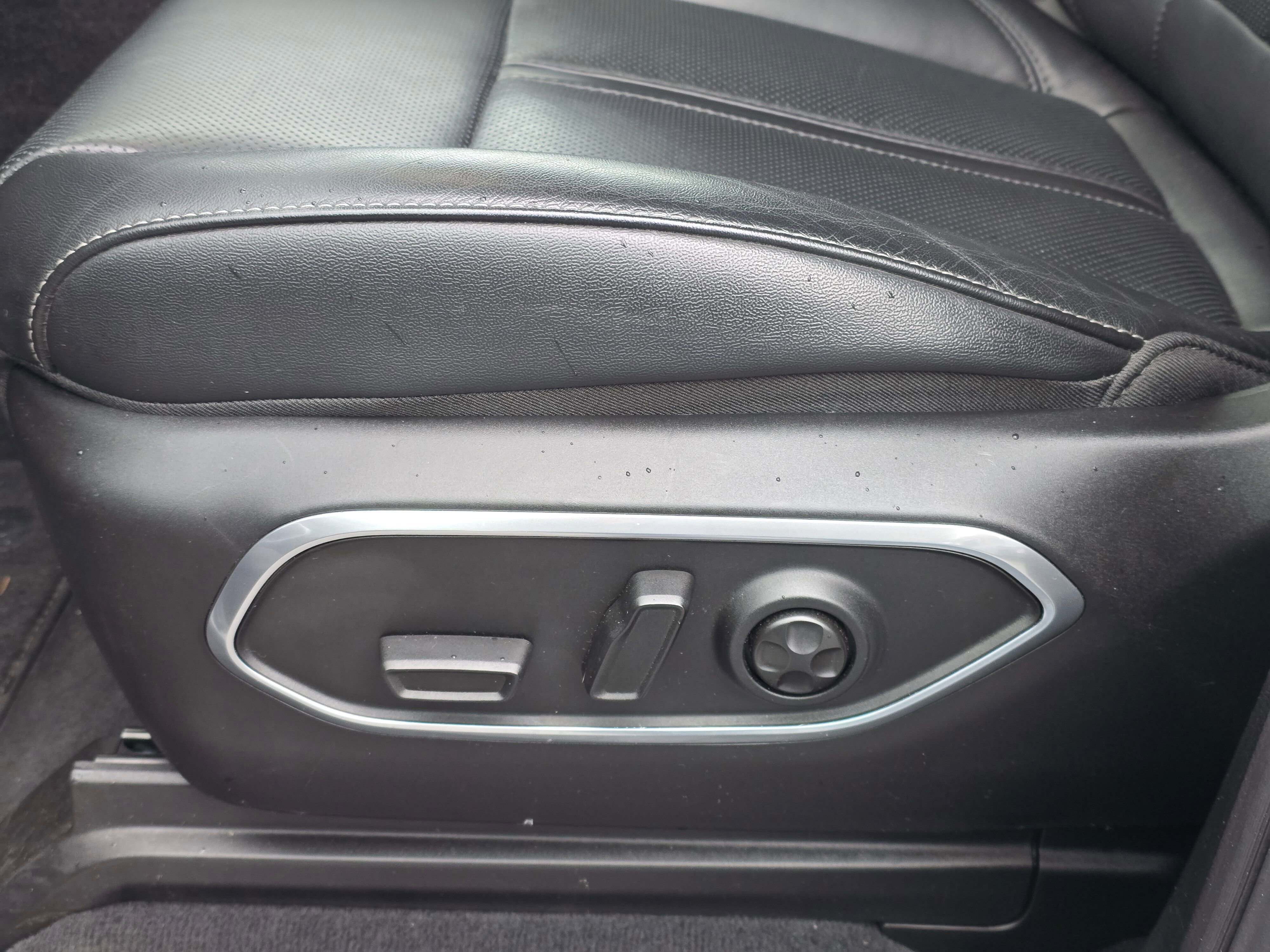 Used 2025  Jeep NA image 25