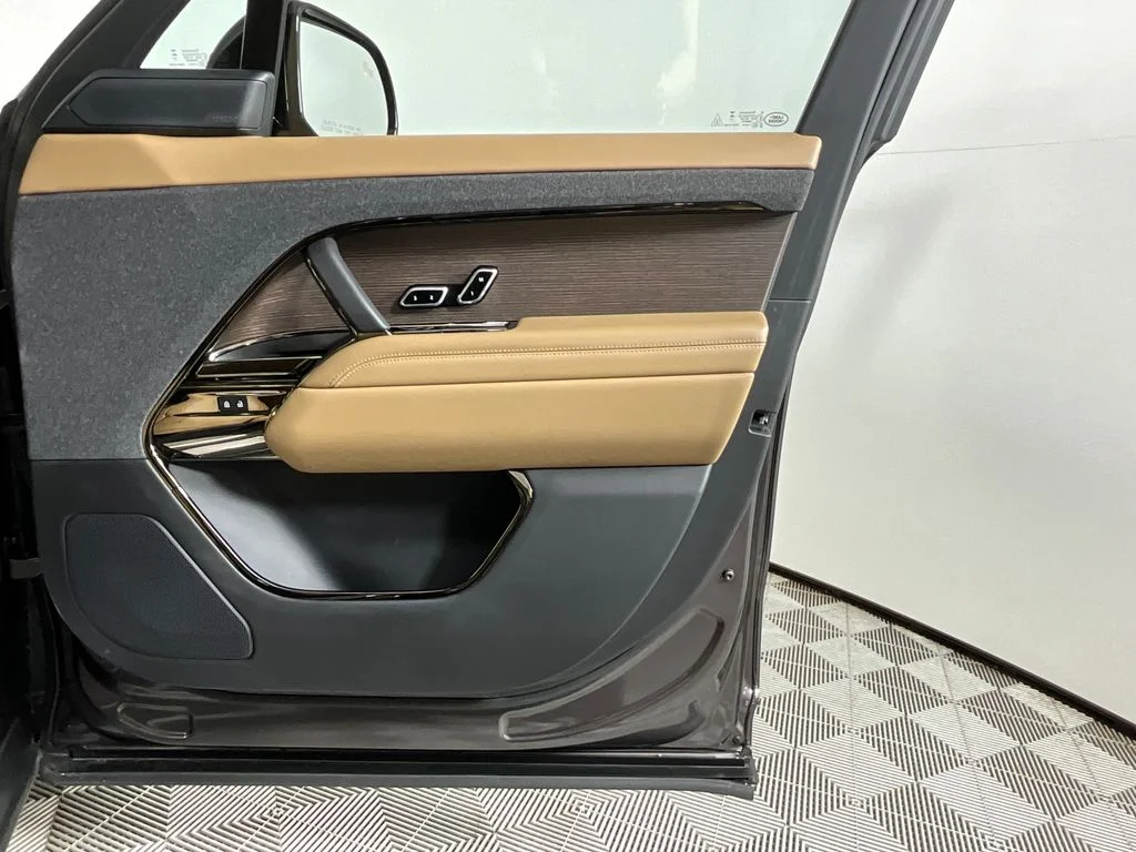 Used 2024 Brown Land Rover SE image 21