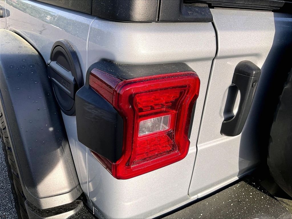 Used 2024 Silver Jeep Rubicon image 32