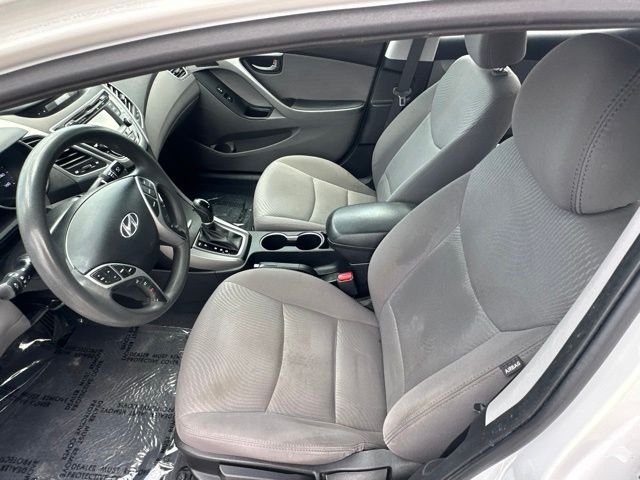 Used 2016 White Hyundai SE image 15