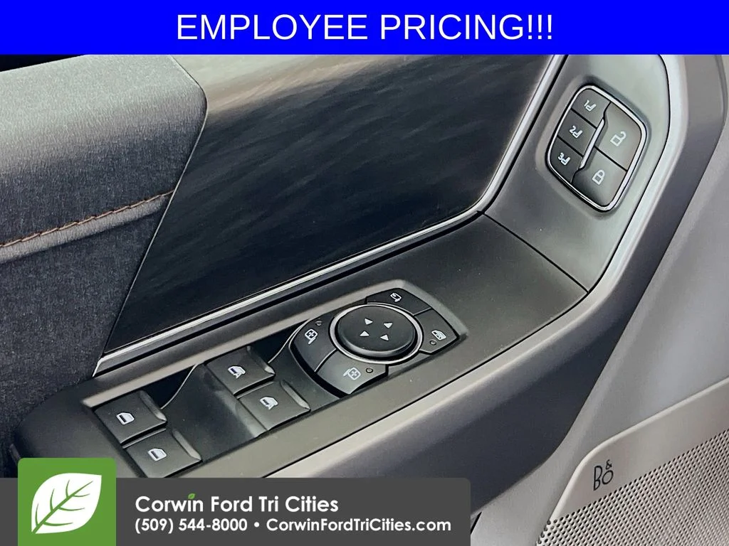 New 2026 Star White Metallic Tri-Coat Ford Lariat image 12