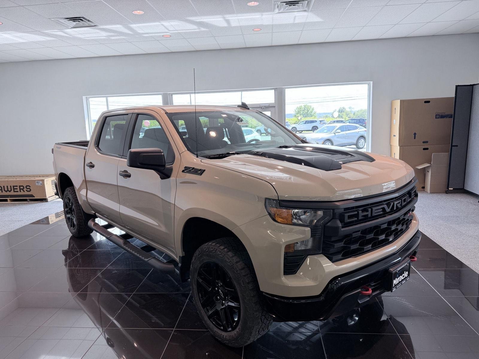 Used 2023 SAND DUNE METALLIC Chevrolet Custom Trail Boss image 7