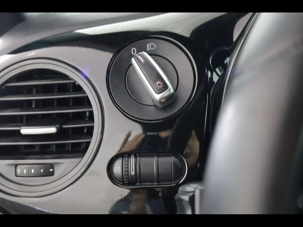 Used 2019 Gray Volkswagen 2.0T S image 23