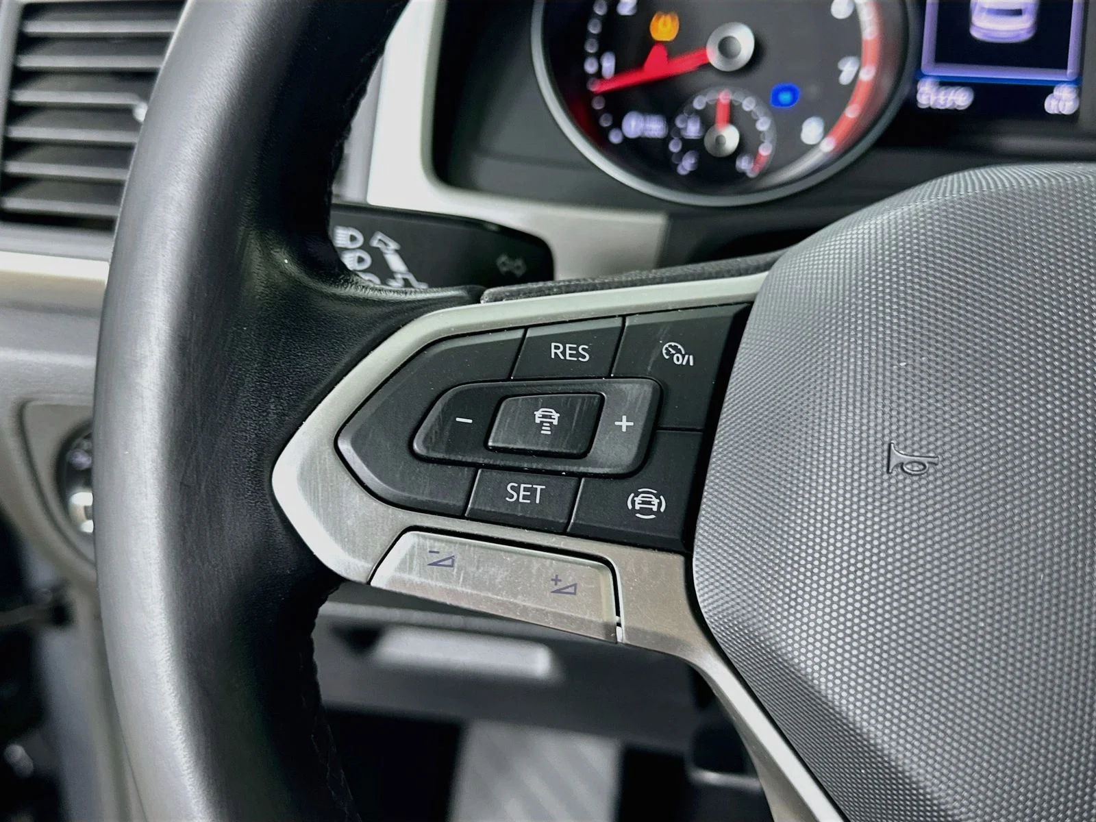Used 2021  Volkswagen  image 18