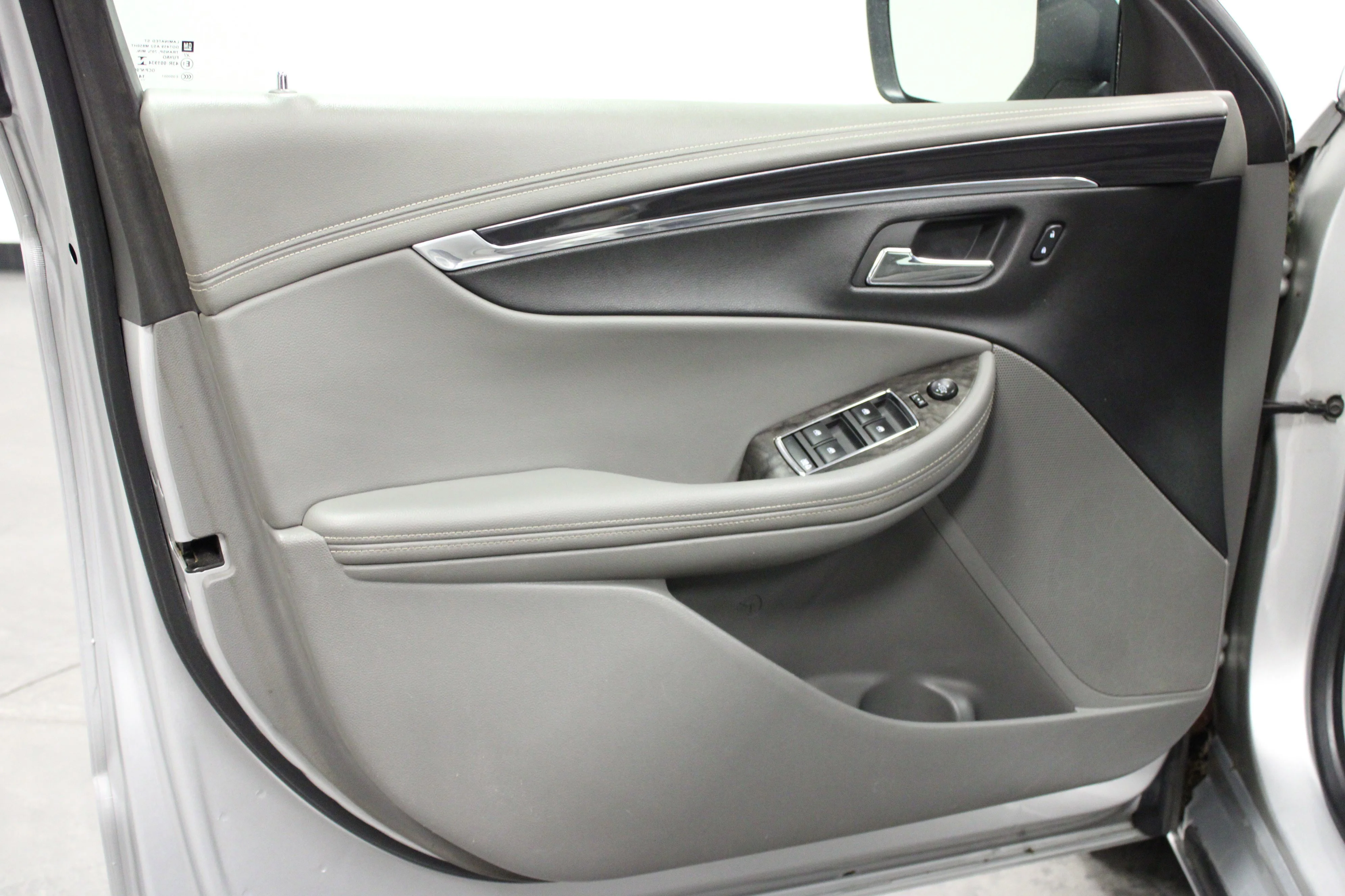 Used 2015 SILVER ICE METALLIC Chevrolet LT image 11