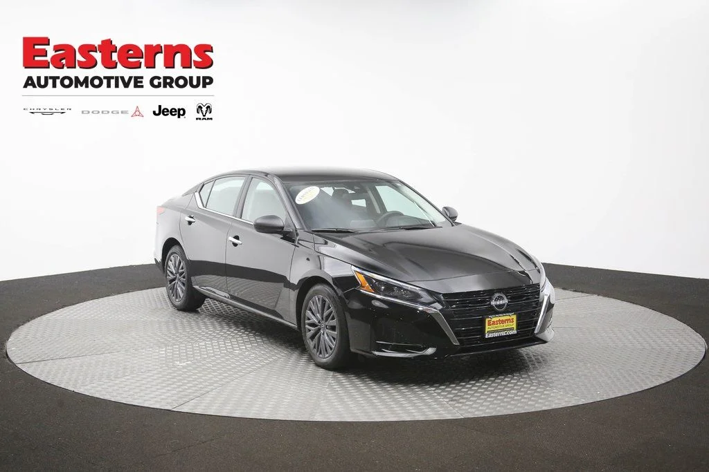 Used 2025 Black Nissan 2.5 SV image 49