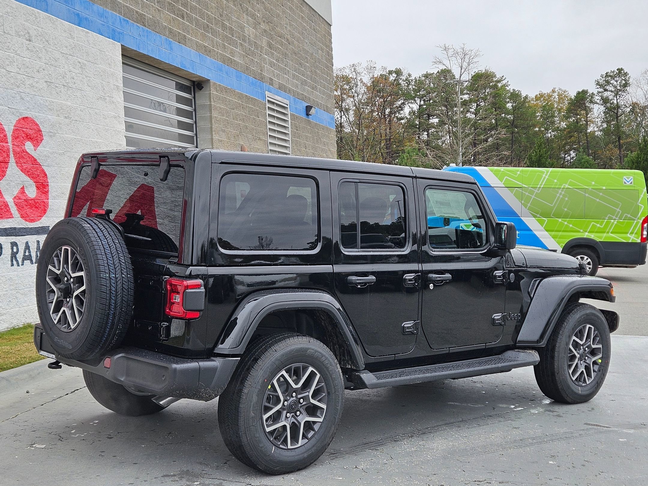 New 2026 Black Clear-Coat Exterior Paint Jeep Sahara image 7