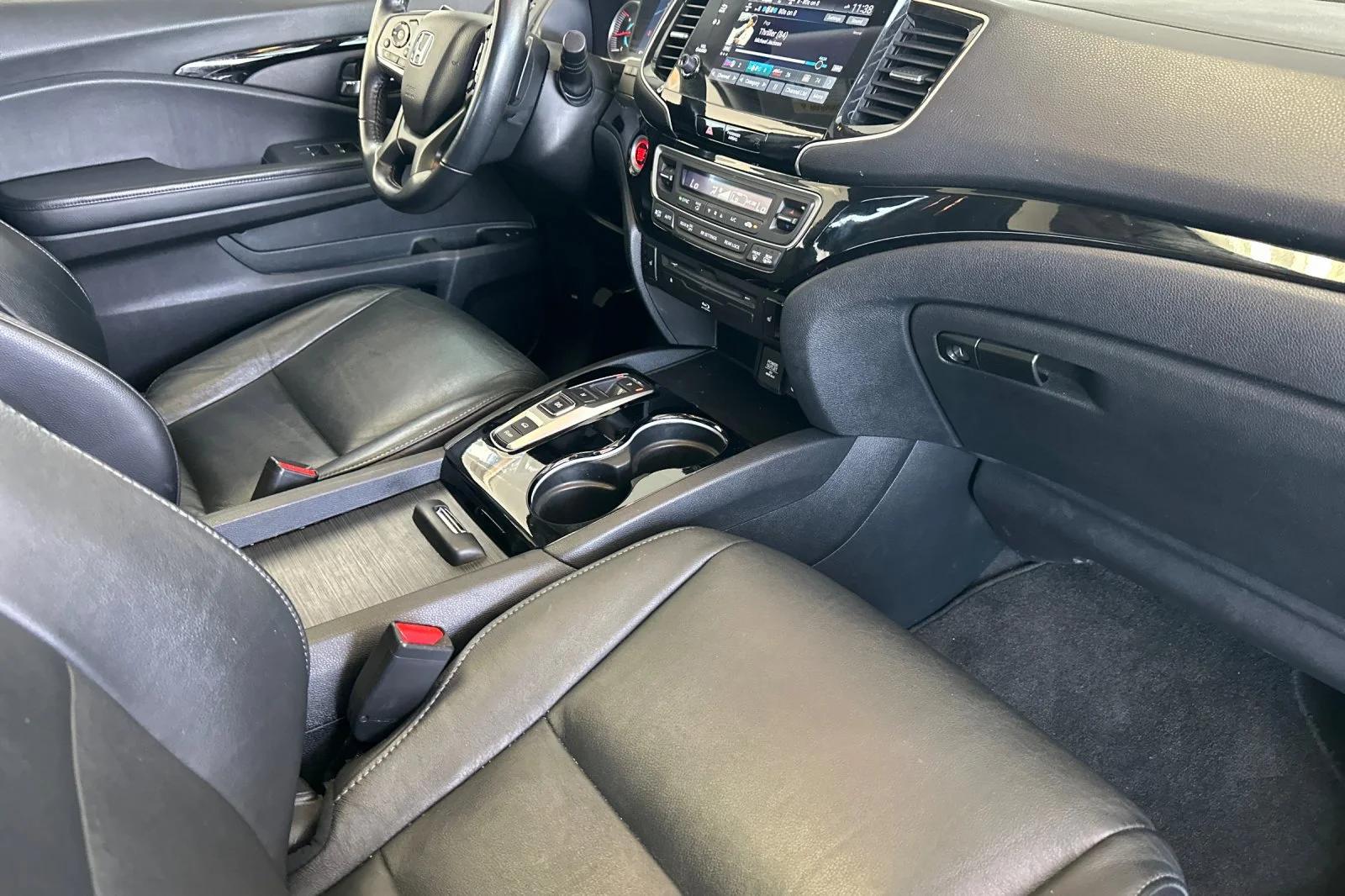 Used 2021 Black Honda Touring 8-Passenger image 18