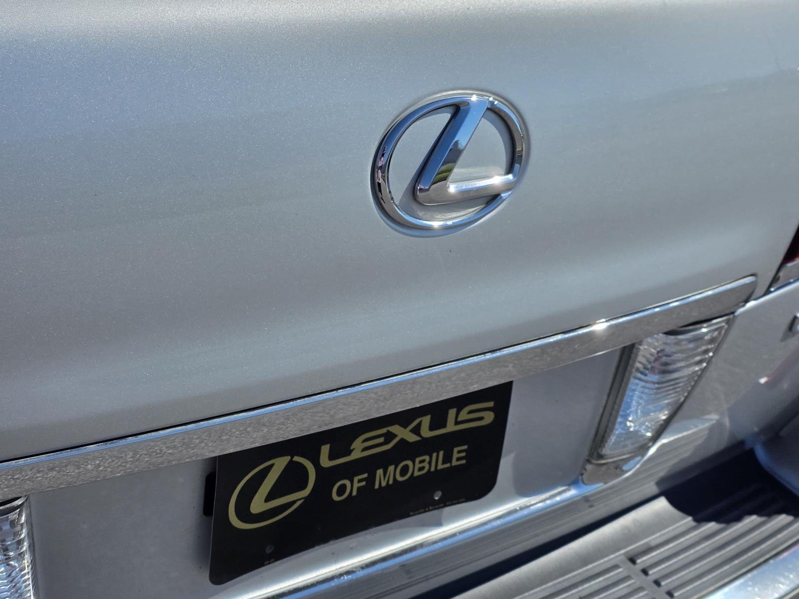 Used 2015 Silver Lexus 570 image 35