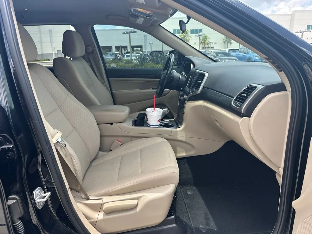 Used 2020 Diamond Black Jeep Laredo E image 16