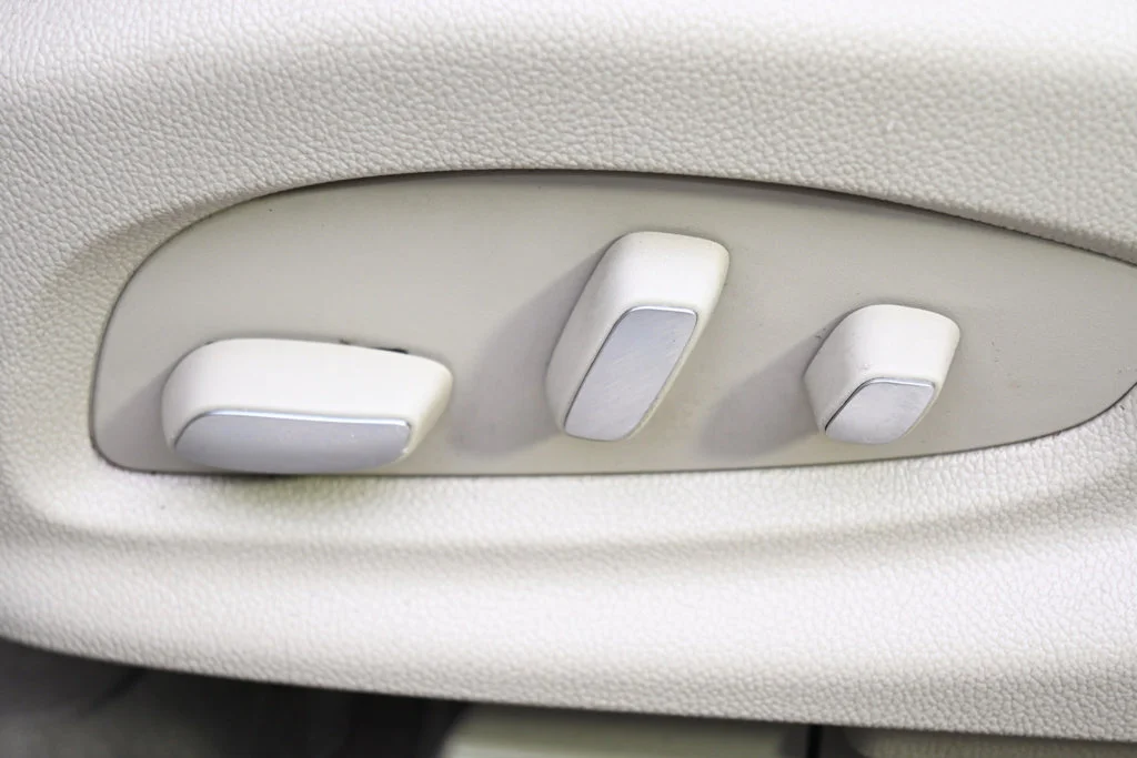 Used 2013 SILVER COAST METALLIC Cadillac Premium image 14