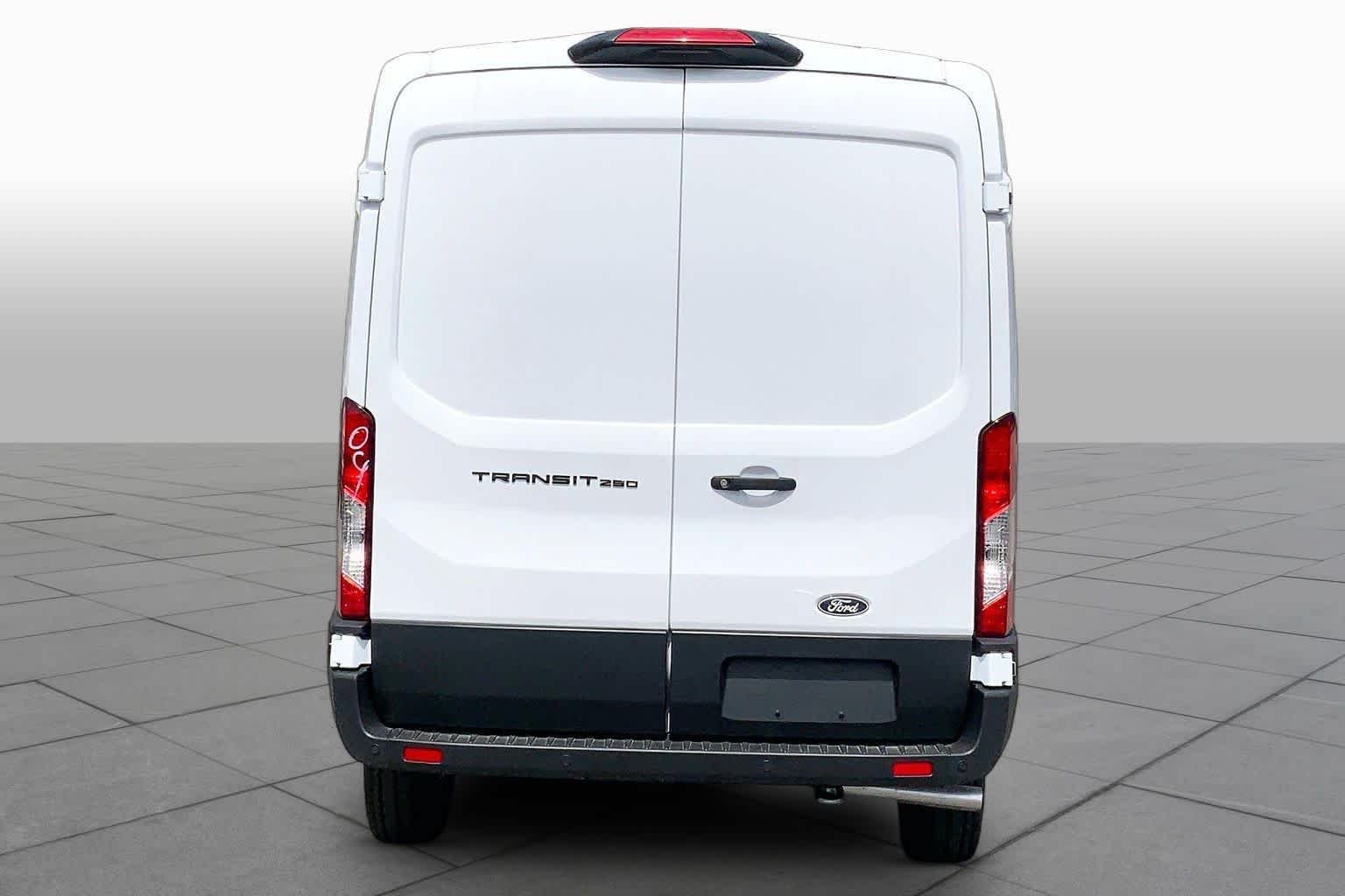 New 2026 Oxford White Ford  image 4