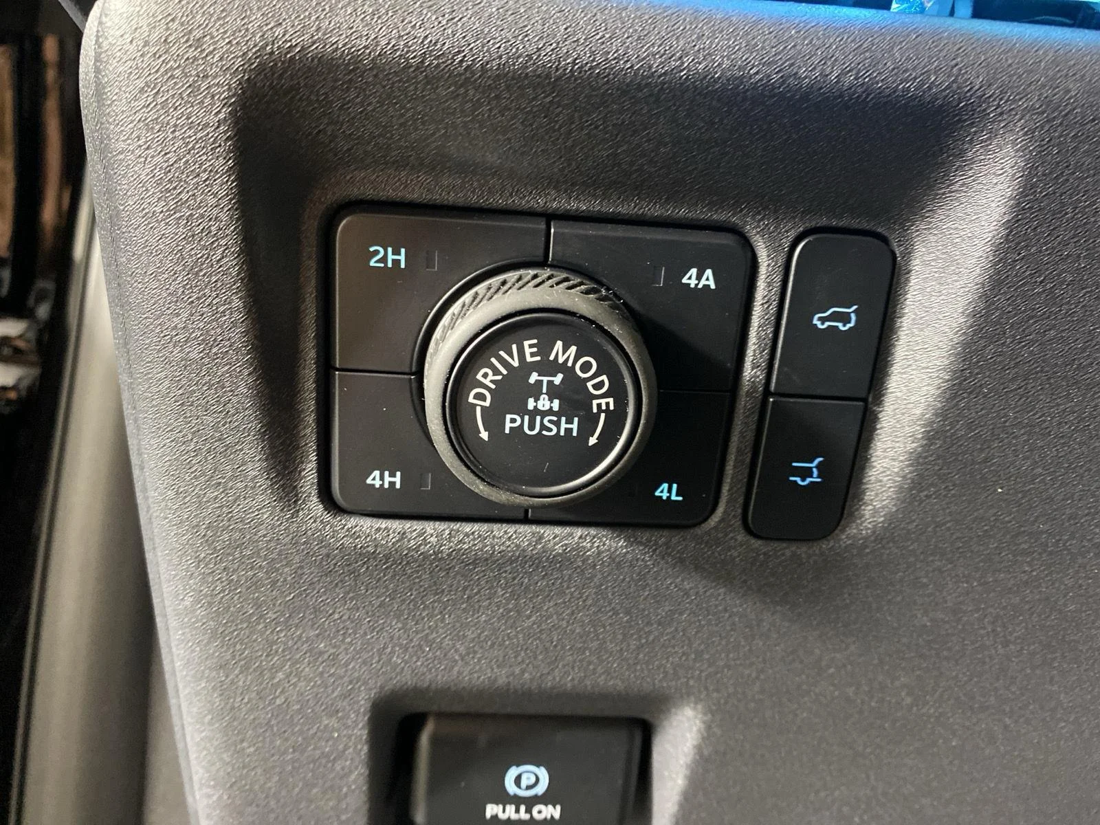 New 2025 Agate Black Metallic Ford TREMOR® image 21